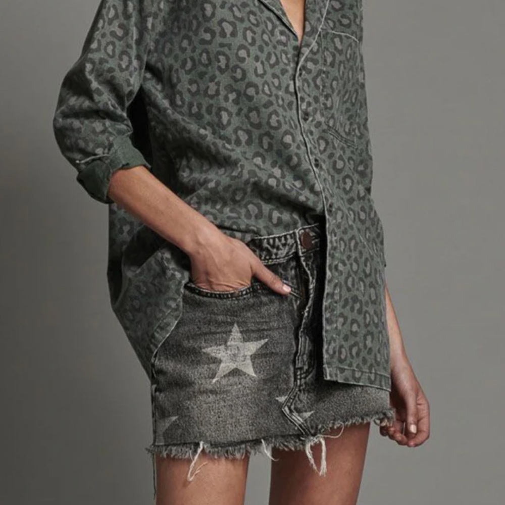 One Teaspoon Black Star Print Distressed Mini Skirt - Picture 3 of 13